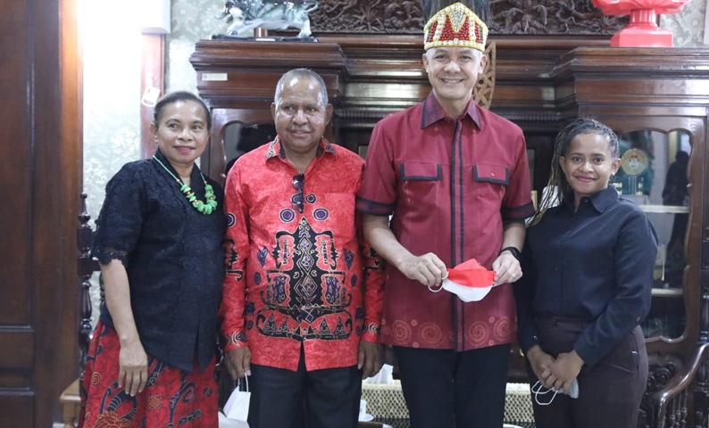  Kisah Mahasiswa Papua Lulus  S2, Orang Tua Enggan Pulang demi Bertemu Ganjar 