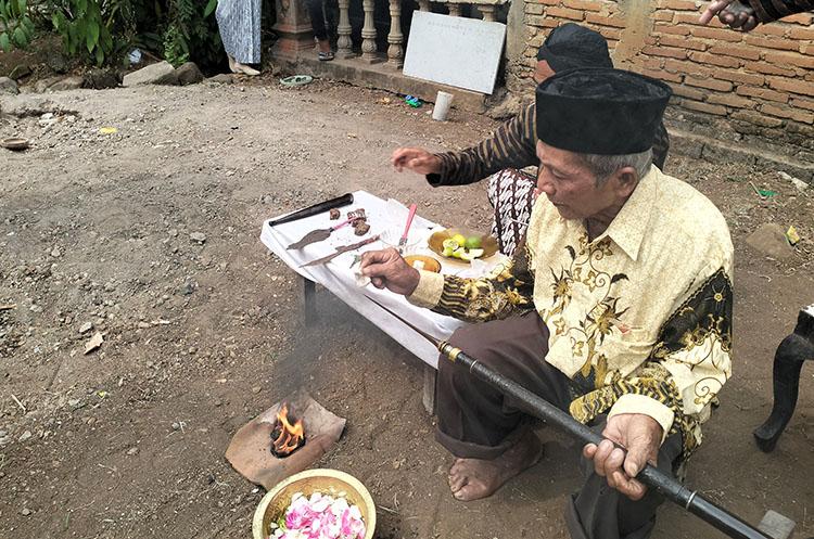 Sakral, Jamasan Pusaka Tombak Kyai Totok di Gunungkidul Gunakan Racun Arsenik