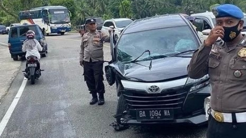 Kecelakaan Beruntun di Padang Pariaman, 2 Toyota Avanza VS Escudo