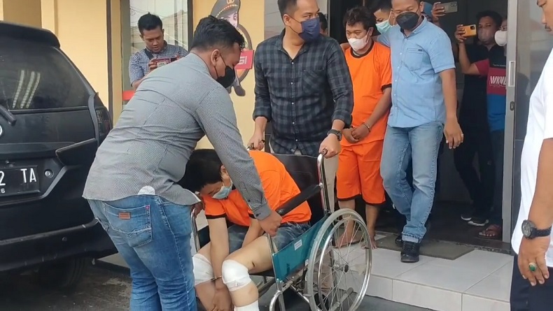 2 Pembunuh Sopir Taksi Online Terlilit Lakban di Indramayu karena Utang Pinjol dan Judi Slot