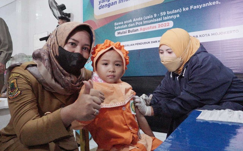 Pemko Mojokerto Tinjau Hari Pertama Pelaksanaan Bulan Imunisasi Anak Nasional