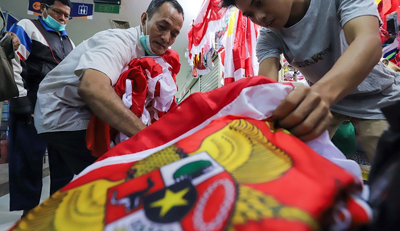 HUT RI Membawa Berkah, Pedagang Bendera di Pasar Senen Banjir Orderan - Bagian 4