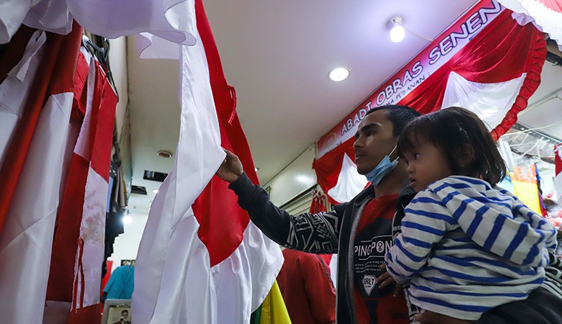 HUT RI Membawa Berkah, Pedagang Bendera di Pasar Senen Banjir Orderan - Bagian 3