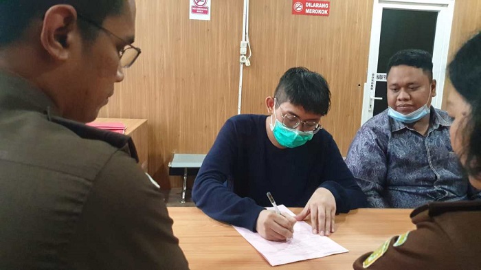 title Mentor Trading Indra Kenz Dituntut 8 Tahun Penjara dan Denda Rp1 Miliar Mentor Trading Indra Kenz Dituntut 8 Tahun Penjara dan Denda Rp1 Miliar