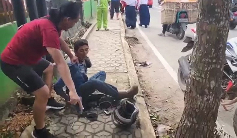 Pengendara Motor Panik saat Ditolong Polisi, Ternyata Bawa Paket Sabu dalam Tas