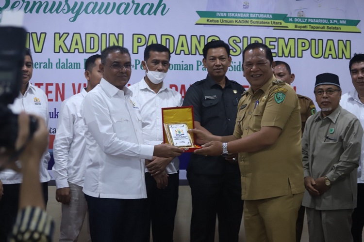 Wali Kota Padang Sidempuan Buka Musyawarah Kota ke-IV Kamar Dagang dan Industri