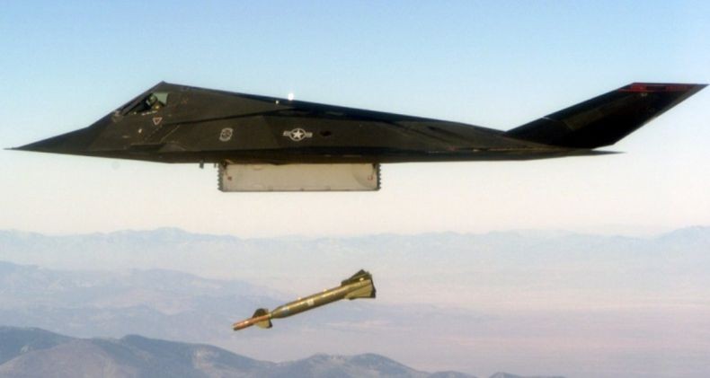 Jet-Jet Tempur Siluman Canggih AS yang Ditembak Jatuh, F-117 Dihantam Rudal Serbia Jet-Jet Tempur Siluman Canggih AS yang Ditembak Jatuh, F-117 Dihantam Rudal Serbia