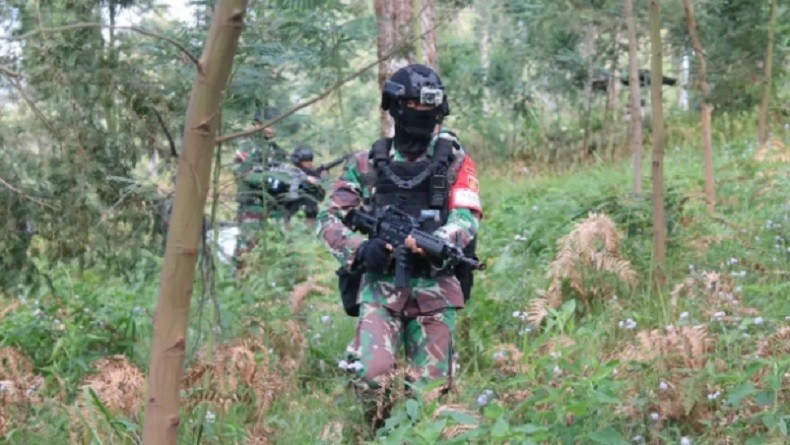 title Intip Latihan Tempur Prajurit Pandawa Kostrad di Gunung Merbabu, Persiapan Tugas ke Papua Intip Latihan Tempur Prajurit Pandawa Kostrad di Gunung Merbabu, Persiapan Tugas ke Papua