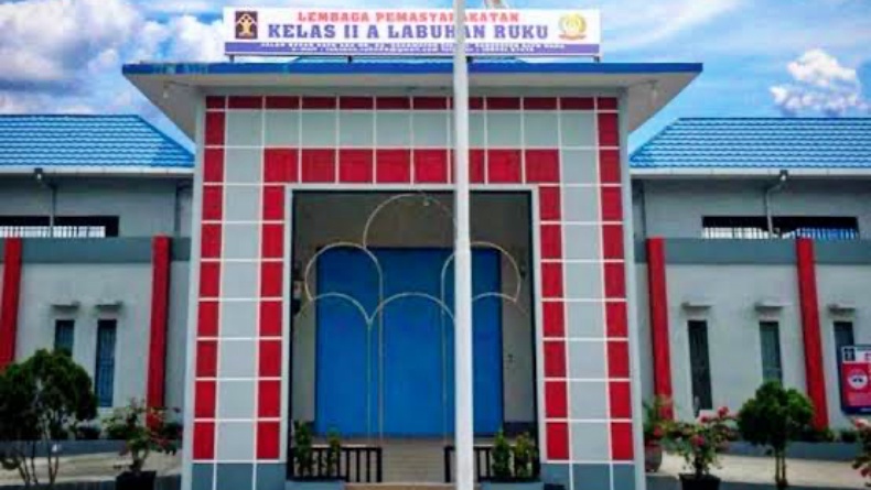 title Tahanan Kejari Kisaran Kabur saat Akan Diserahkan Lapas Labuhan Ruku Tahanan Kejari Kisaran Kabur saat Akan Diserahkan Lapas Labuhan Ruku