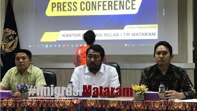 title Mabuk Jamur dan Miras di Pantai, Bule Rusia Ngamuk saat Sadar Dompet-HP Hilang Mabuk Jamur dan Miras di Pantai, Bule Rusia Ngamuk saat Sadar Dompet-HP Hilang