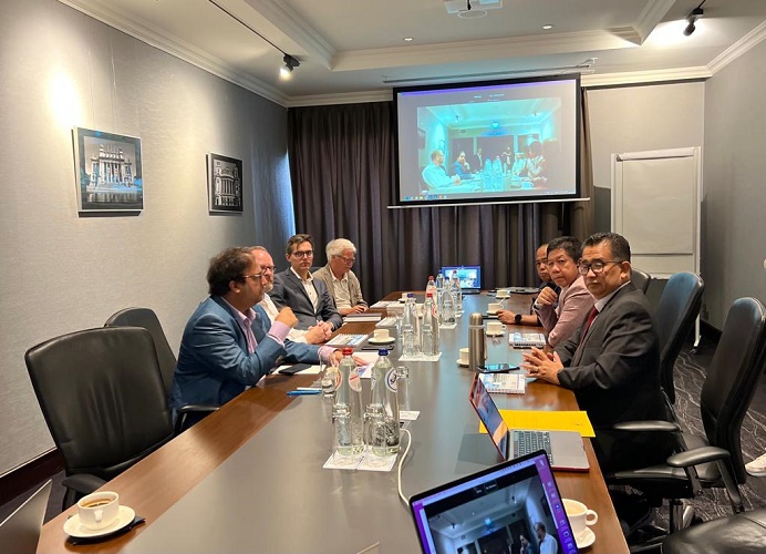 title Pj Gubernur Akmal Malik Berkunjung ke Belgia, Bertemu Calon Investor untuk Sulbar Pj Gubernur Akmal Malik Berkunjung ke Belgia, Bertemu Calon Investor untuk Sulbar