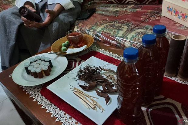 Pengobatan Khusus Alat Vital Mak Erot di Sudut Jakarta Ini Selalu Ramai, Begini Kisahnya 