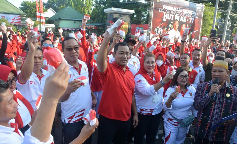 Sambut HUT RI, Pemkot Semarang Ciptakan Rekor Pembagian 4.577 Kue Merah Putih
