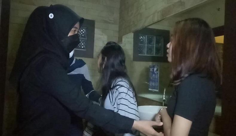 Polisi Razia Tempat Hiburan Malam di Sumedang, Sejoli Tepergok Ngamar di Hotel