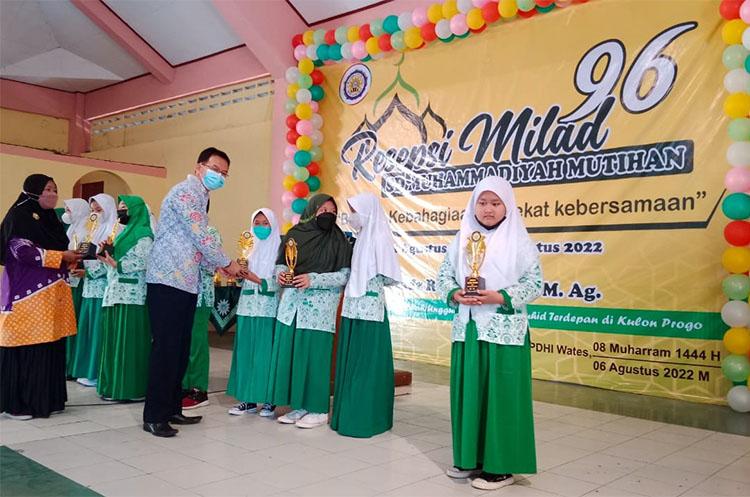 title Milad 96 Tahun SD Muhammadiyah Mutihan Wates, Tingkatkan Prestasi Dilandasi Iman Milad 96 Tahun SD Muhammadiyah Mutihan Wates, Tingkatkan Prestasi Dilandasi Iman