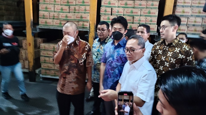 Mendag Zulhas Kunjungi Pabrik Minyak Goreng di Padang