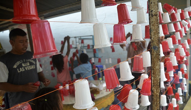 Pernak-pernik Merah Putih Menggunakan Limbah Sampah Plastik - Bagian 2