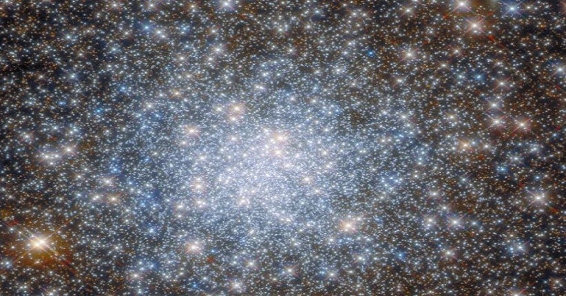 Hubble Tangkap Gambar Gugus Bola, Kumpulan Puluhan Ribu Bintang 