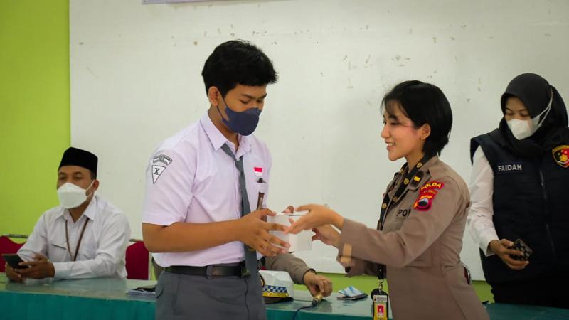 Polwan Cantik Datangi Sejumlah Sekolah di Semarang, Begini Respons Siswa SMA
