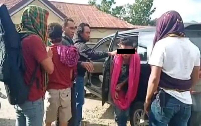title Gadis di Bima Diperkosa 9 Orang, Warga Antardesa Bentrok hingga Rusak Rumah Gadis di Bima Diperkosa 9 Orang, Warga Antardesa Bentrok hingga Rusak Rumah