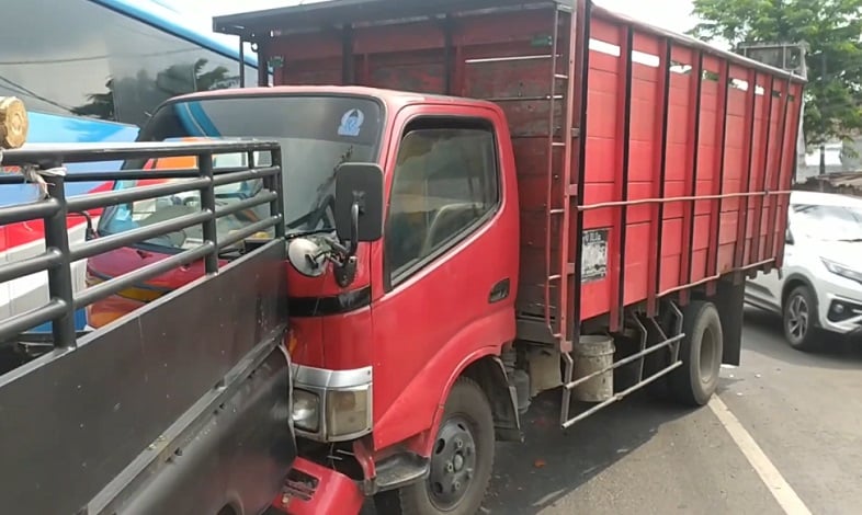 5 Kendaraan Tabrakan Beruntun di Jombang, Ini Pemicunya