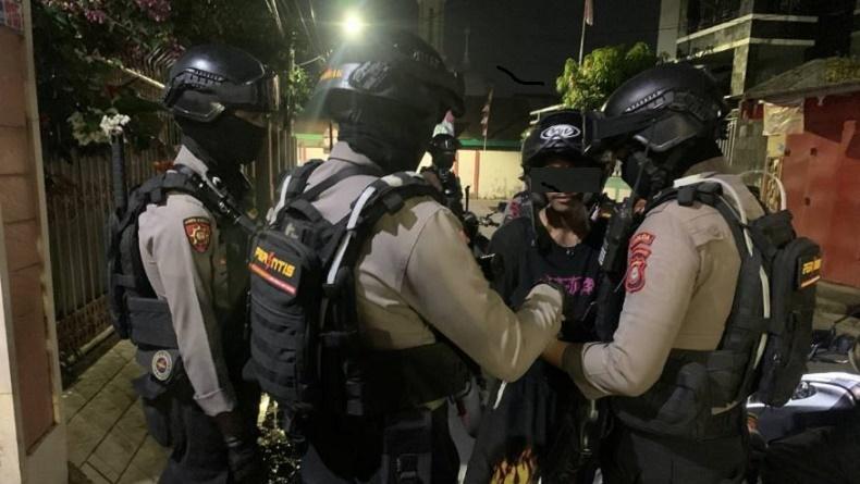 Digeledah saat Asyik Nongkrong, Mahasiswa di Makassar Kedapatan Simpan 15 Paket Sabu
