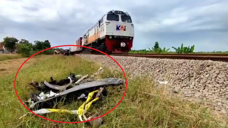 title 4 Korban Mobil Tertabrak Kereta Pulang dari Acara Haul di Buntet Pesantren Cirebon  4 Korban Mobil Tertabrak Kereta Pulang dari Acara Haul di Buntet Pesantren Cirebon