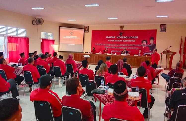 Dikukuhkan Jadi Ketua DPC PDIP Kulonprogo, Fajar Gegana Targetkan 24 Kursi DPRD
