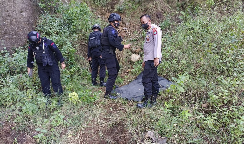 Granat Tangan Aktif di Tepi Sungai Gegerkan Warga Malang 