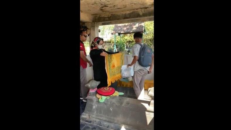 Viral, Remaja 16 Tahun di Boyolali Ditemukan Petugas Satpol PP Tinggal di Kuburan