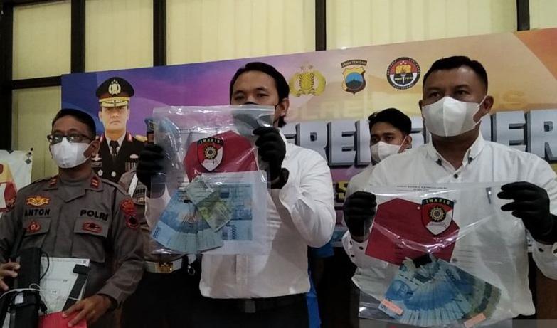 Edarkan Ratusan Lembar Uang Palsu Pecahan Rp50.000, Warga Pati Ditangkap Polisi 