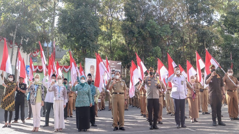 Sambut HUT ke-77 RI, 5.000 Bendera Merah Putih Disebar ke Seluruh Pelosok Cimahi