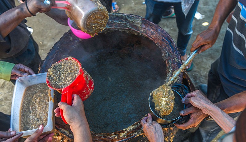 Bagi-Bagi Bubur Asyura Memperingati 10 Muharam 1444 H di Palembang - Bagian 2