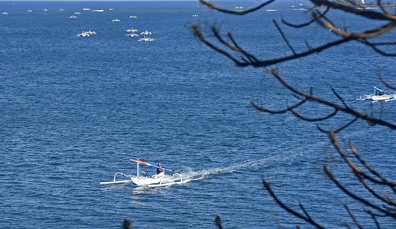Nelayan Lombok Barat Nekat Melaut Meski Gelombang Tinggi - Bagian 2