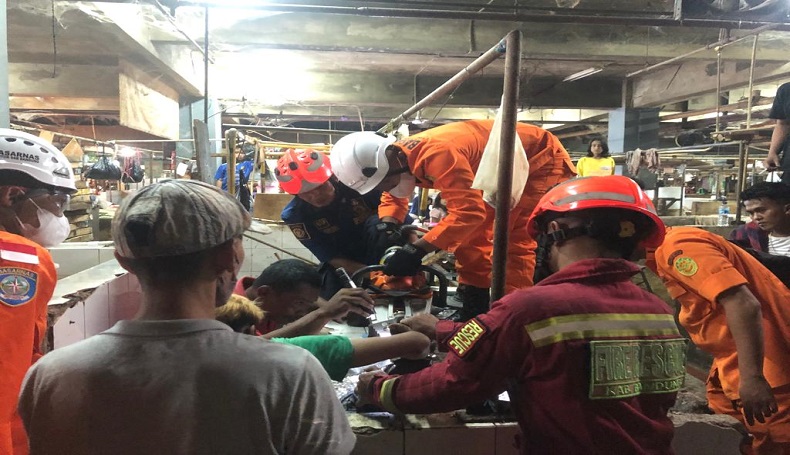 Tangan Pekerja Terjepit Mesin Penggiling Daging, SAR Bandung Evakuasi  Korban 4 Jam