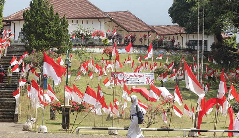 Gedung Perundingan Linggarjati Dihiasi 10.001 Bendera Merah Putih - Bagian 1
