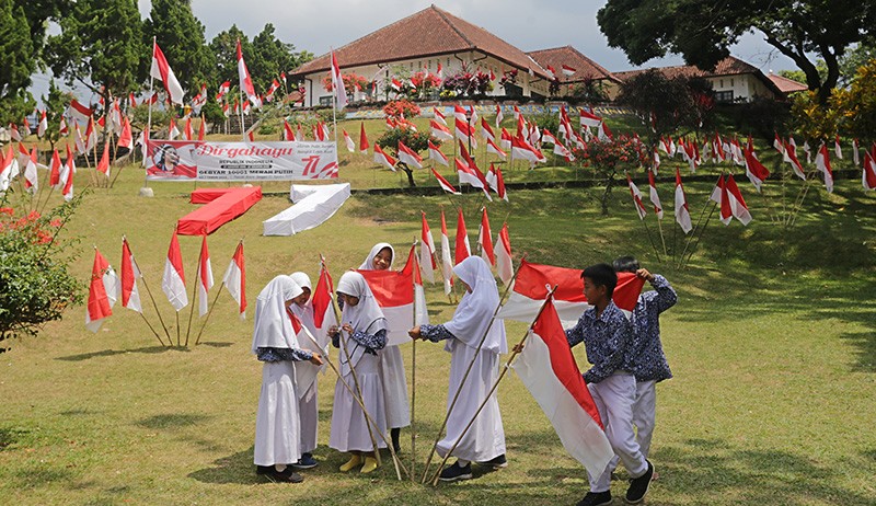 Gedung Perundingan Linggarjati Dihiasi 10.001 Bendera Merah Putih - Bagian 2