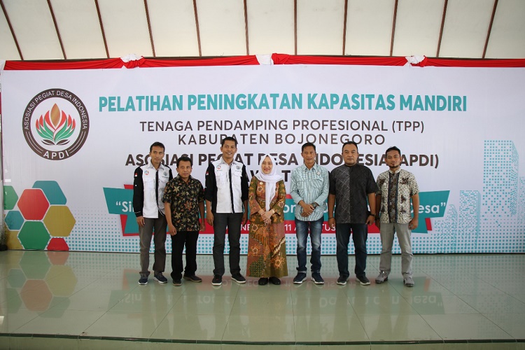 title Bupati Anna Dapat Penghargaan dari APDI, Jadi Ibu Desa se-Bojonegoro Bupati Anna Dapat Penghargaan dari APDI, Jadi Ibu Desa se-Bojonegoro