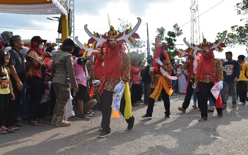 Tarian Ritual Adat Kematian Suku Dayak Tomun, Topeng Karakter Hewan Jadi Ciri Khas