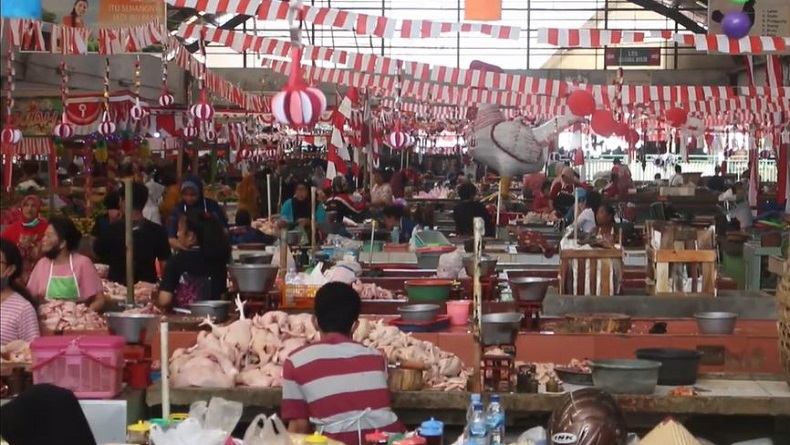 Meriahkan HUT RI, Pedagang Pasar di Magelang Pasang Pernak-pernik Kemerdekaan