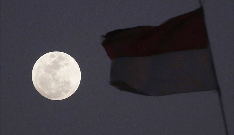 Penampakan Supermoon Terakhir Tahun 2022, Terlihat hingga Jumat Malam Ini - Bagian 2