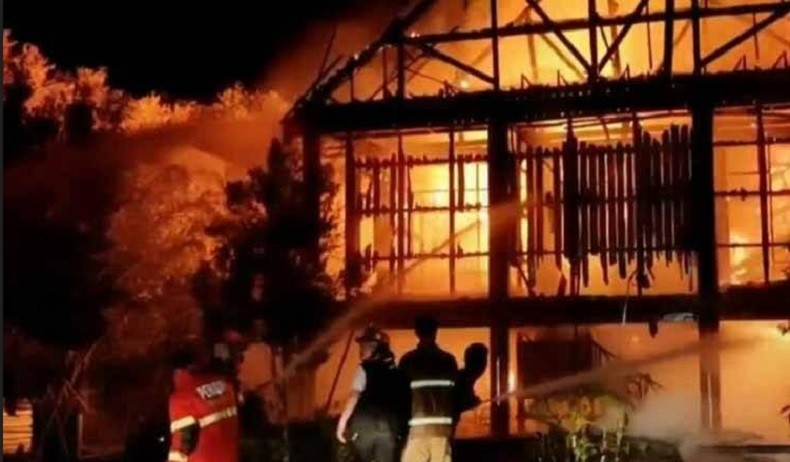 Gedung Huma Betang di Taman Budaya Palangka Raya Terbakar Dini Hari