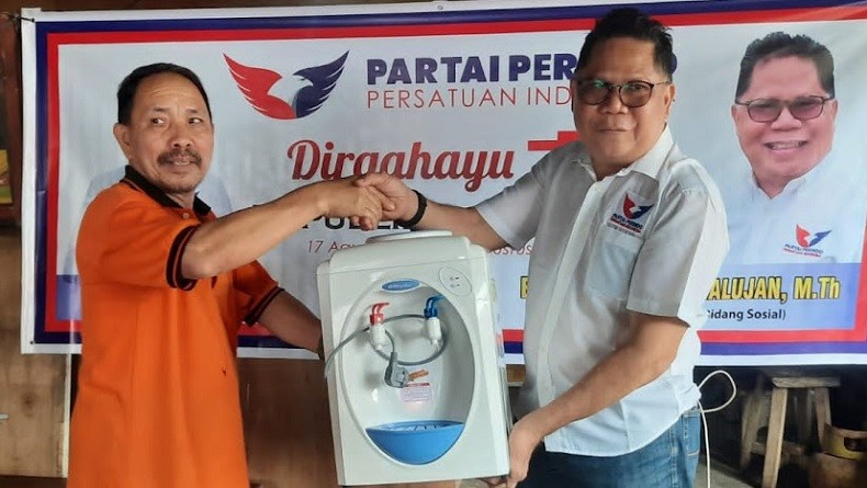 Partai Perindo Berikan Dispenser ke Warung Makan di Manado