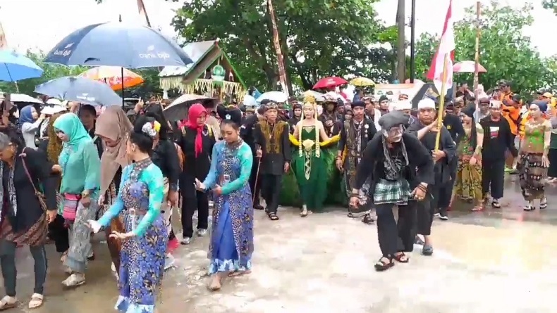 Ada Nyi Roro Kidul saat Warga Pesisir Pangandaran Kembali Gelar Hajat Laut