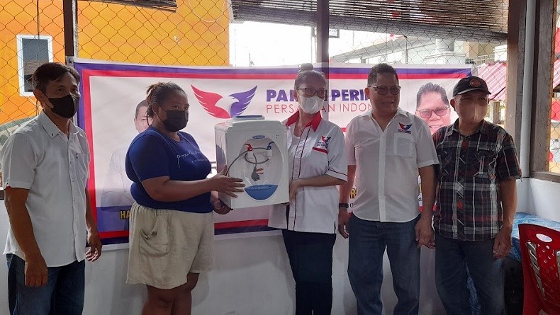 title Dapat Dispenser dari Perindo, Pedagang di Manado: Terima Kasih, Kami Sangat Terbantu Dapat Dispenser dari Perindo, Pedagang di Manado: Terima Kasih, Kami Sangat Terbantu