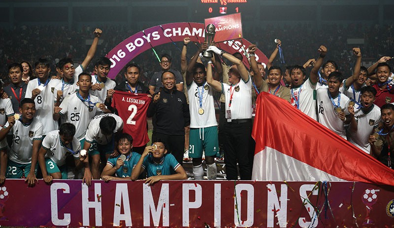 Timnas Indonesia U-16 Juara Piala AFF, Bima Sakti Bawa Jersey Alfin ...