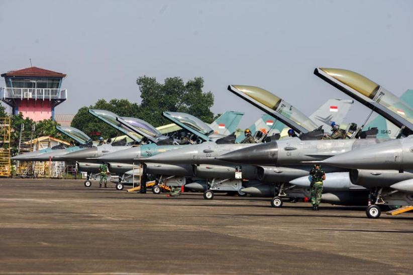 Potret Gladi Kotor Flypast Pesawat F-16 TNI AU Jelang HUT Ke-77 RI  - Bagian 3