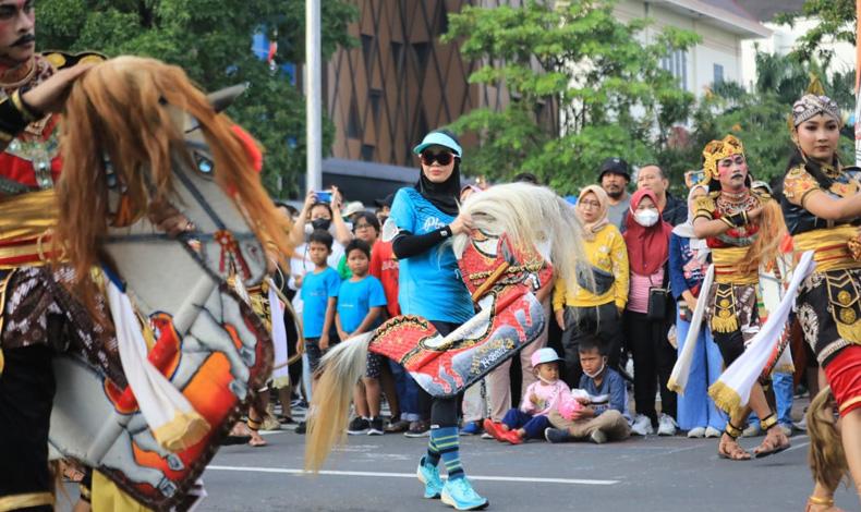 Rayakan HUT Jateng, Istri Ganjar Pranowo Lari 7,2 Km dan Ikut Flashmob Jaranan
