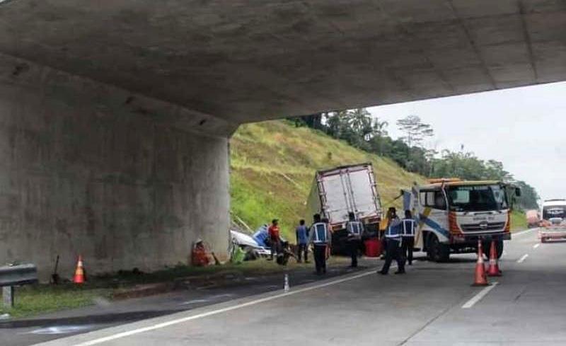 Kecelakaan Truk Tangki dan Pengangkut Kargo di Ruas Tol Semarang-Solo, 2 Orang Tewas
