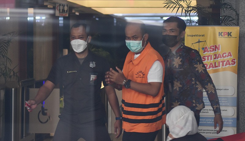 Pemeriksaan Perdana, Bupati Pemalang Nonaktif Mukti Agung Wibowo Tutup Muka - Bagian 3